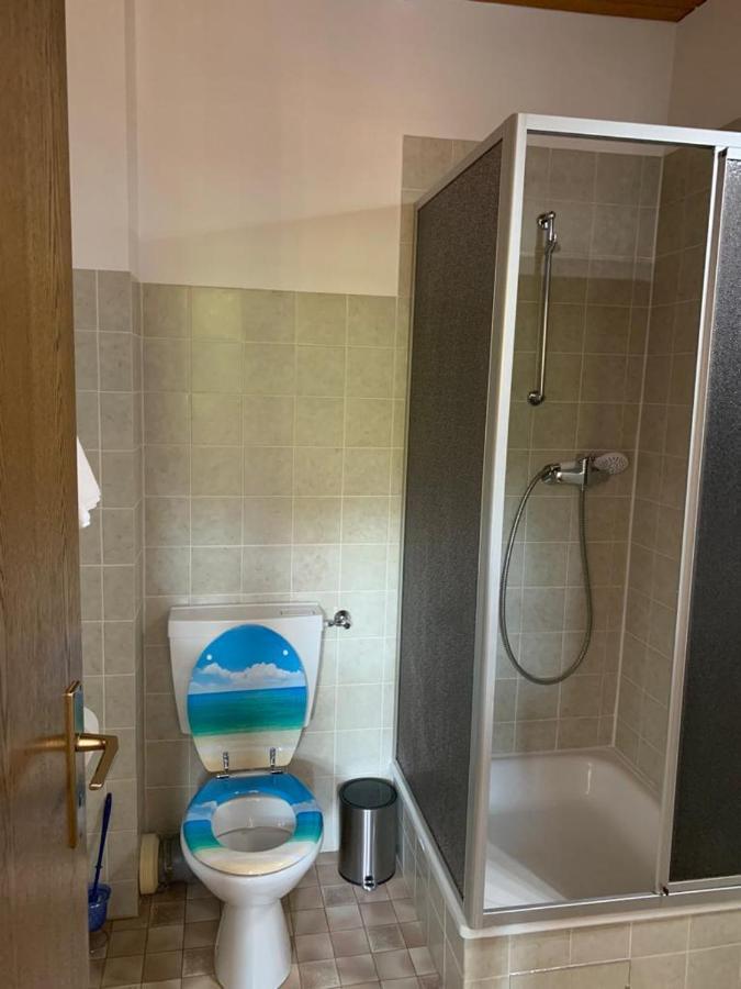 Hotelzimmer Im Alten Reihenhaus Auf Der Stadtmauer Bacharach Dış mekan fotoğraf