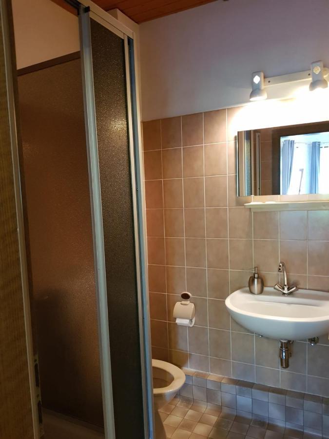 Hotelzimmer Im Alten Reihenhaus Auf Der Stadtmauer Bacharach Dış mekan fotoğraf